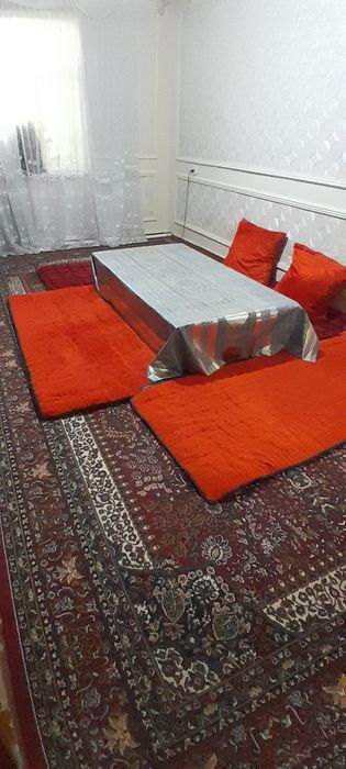 Uy sotiladi 1 etaj 2 xona