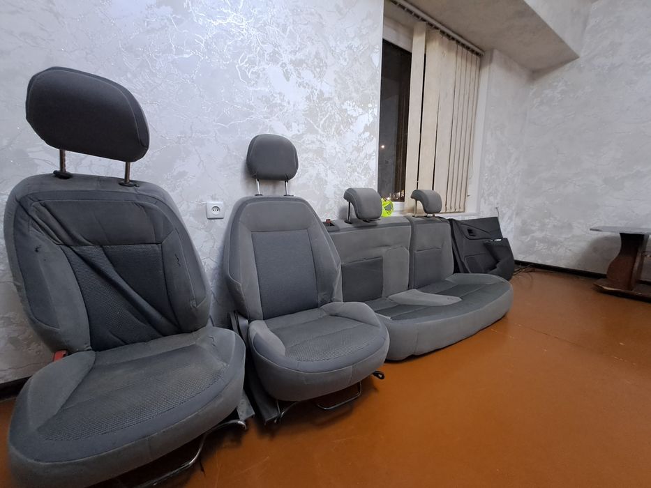 Cobalt sedina va 1 ta abshivka sotiladi