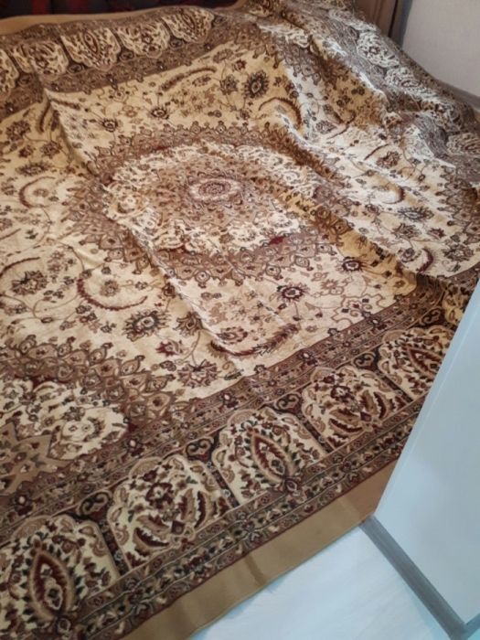 Ковёр      продам..