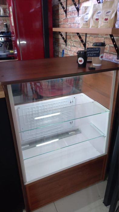 Витринный холодильник СРОЧНО