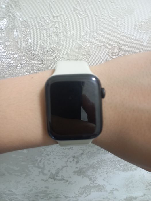 Apple Watch 3 ICloud
Идеал состояние 
Айклауд есть
Корпус в идеале
Род