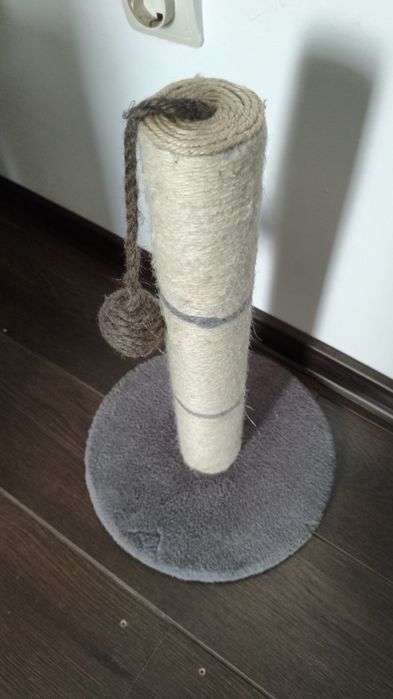 Stâlp de zgâriat pentru pisici
