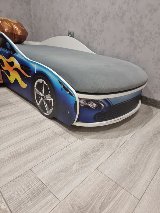 Продается кровать-машинка, растущая парта