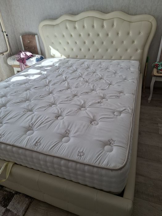 Кровать двухспальная