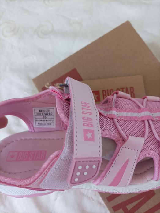 Сандали за момиче