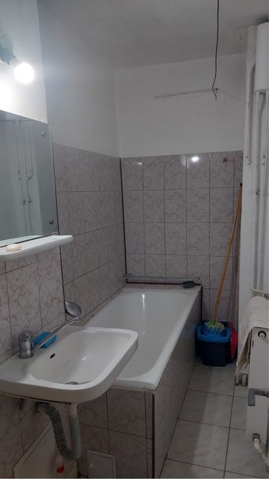 Inchiriez garsoniera