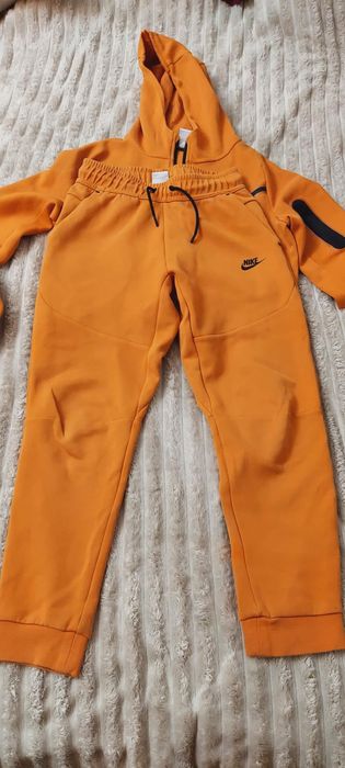 Nike tech Оранжев