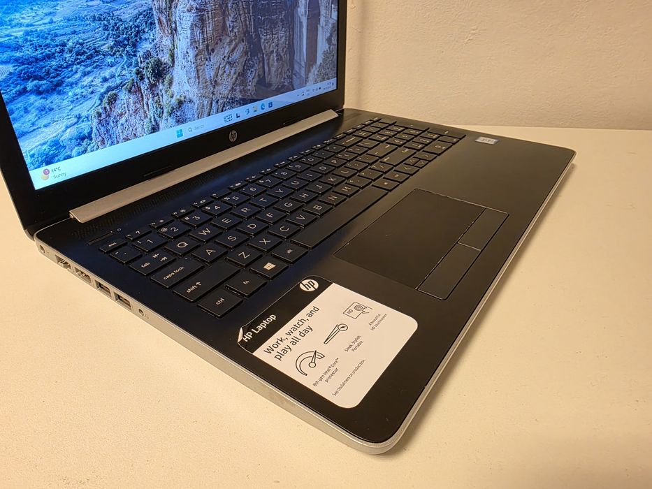 Laptop HP i3 gen8 ssd 15.6 TOUCHSCREEN Windows 11 GARANTIE