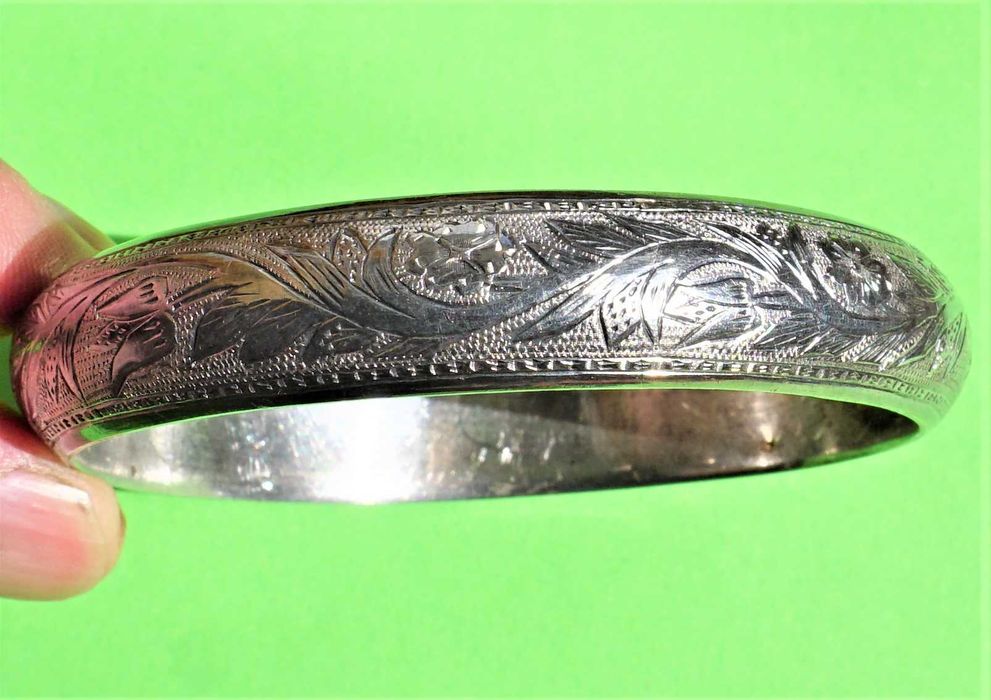 2 броя бижута - кехлибарено колие, гривна