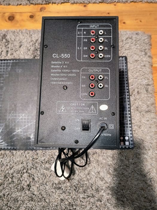 Sistem de 2.1 cu cablu de AUX