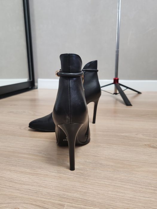 Продам кожаные ботильоны