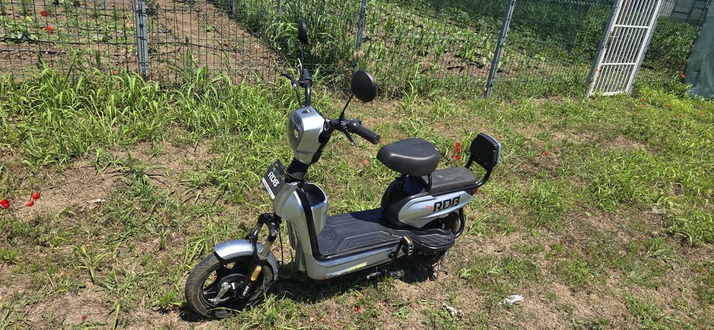Bicicleta scuter electric limitata la 25 la ora