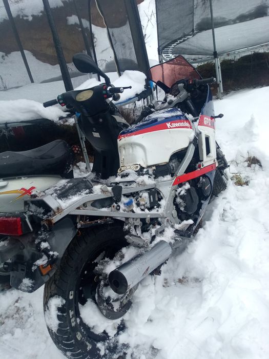 Vând scutere defecte