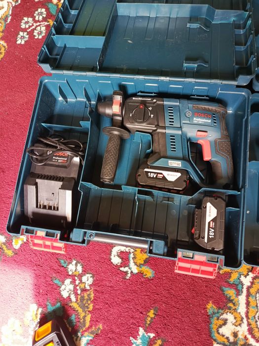 Шруповерт и перфоратор Bosch
