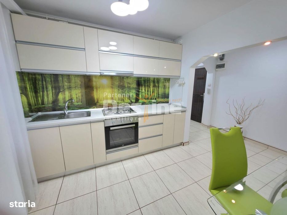 Apartament 3 Camere Semidecomandat  Mobilat