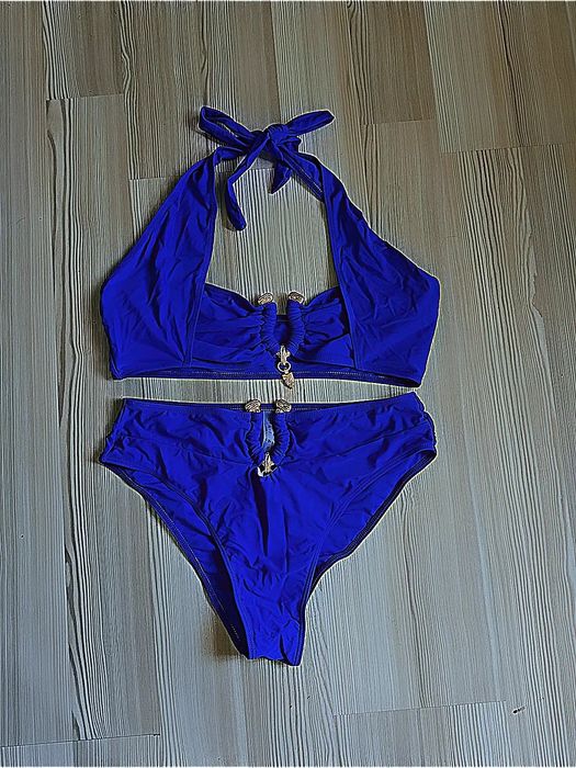 Costum de baie nou