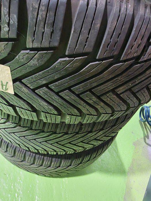 4 бр зимни 225/50/17 Michelin