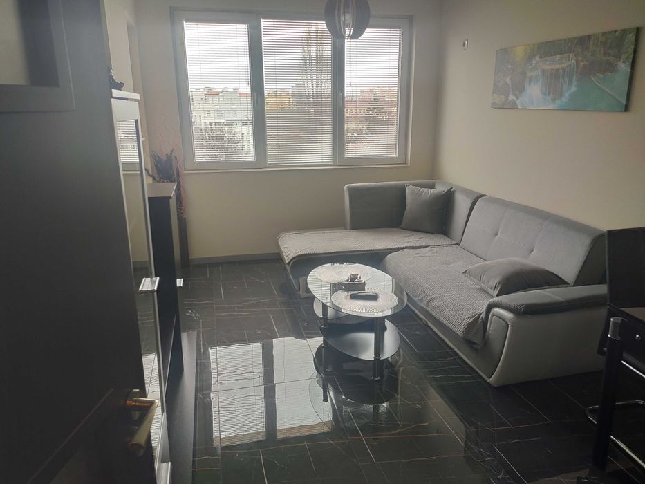 Двустаен апартамент в Надежда 1