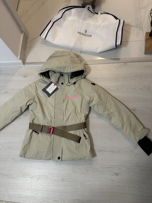 Geaca Moncler fabricata in Romania 2026