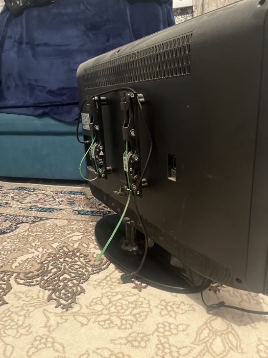 ноутбук и телевизор