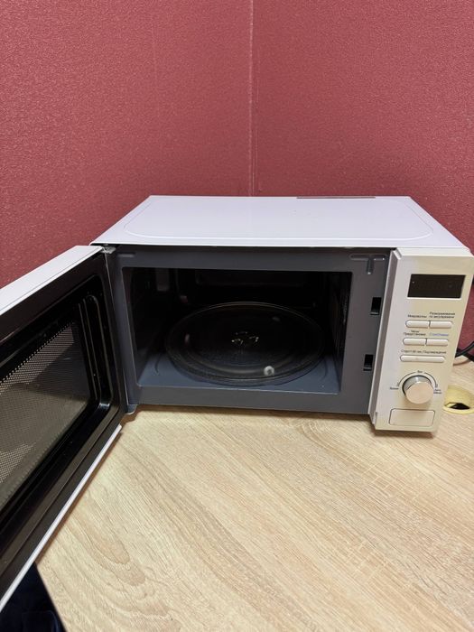 Микроволновая печь Midea AM720C4E-W