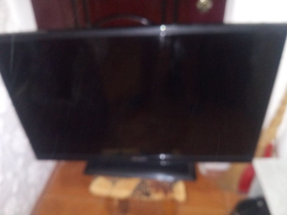 Tv led Sharp  și telefon Alcatel u5  și tv thoshiba