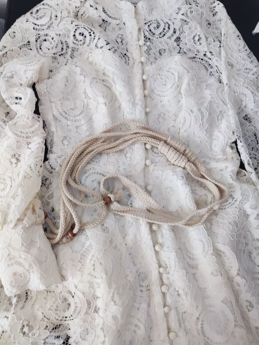 Дантелена рокля в цвят екрю