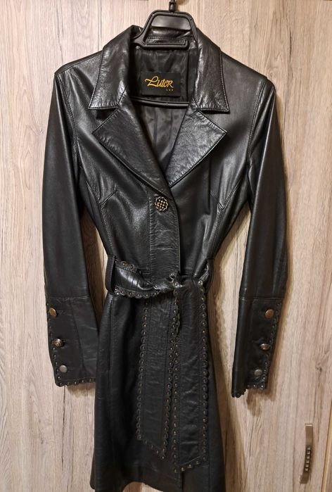 Дамско кожено манто без следи от употреба