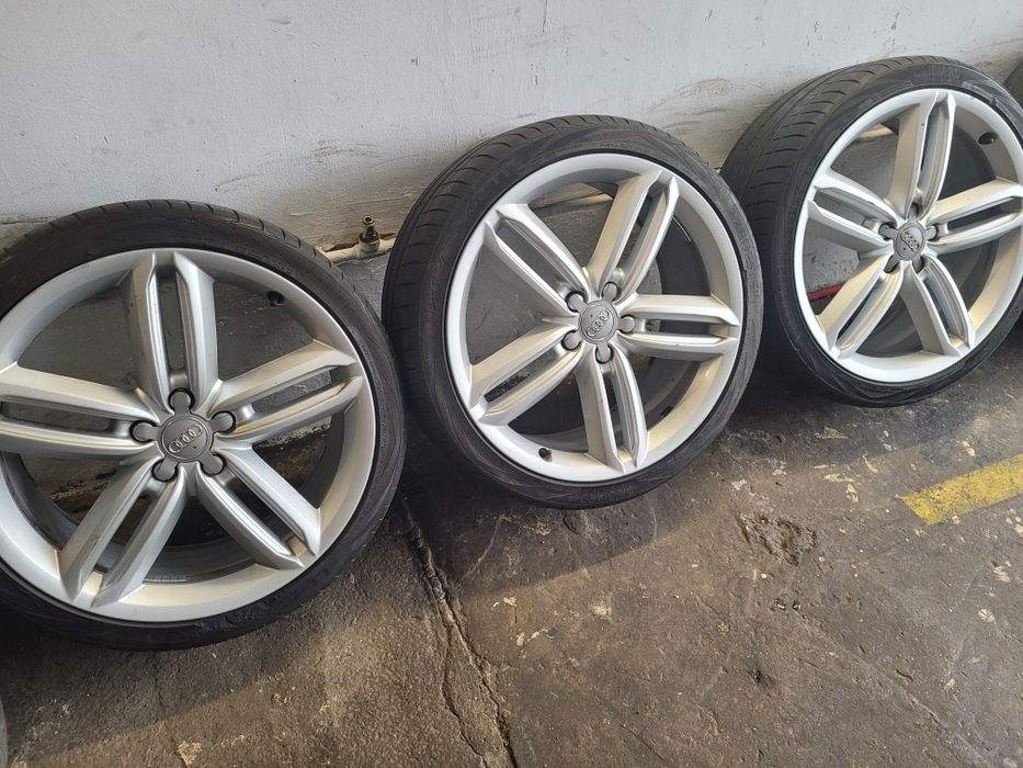 Vând jante audi r20