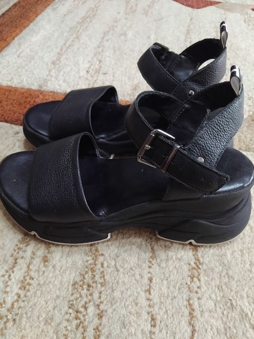 Дамски  сандали.