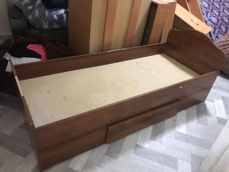 Кровать с матрасом