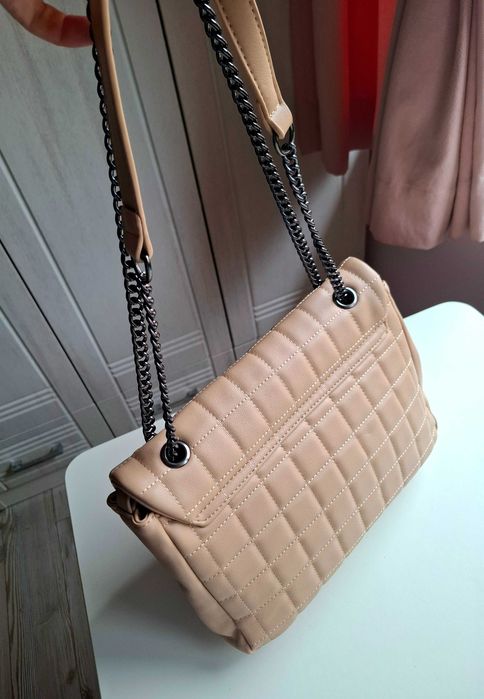 Ефектна дамска чанта в цвят светло кафяво- тъмно бежаво