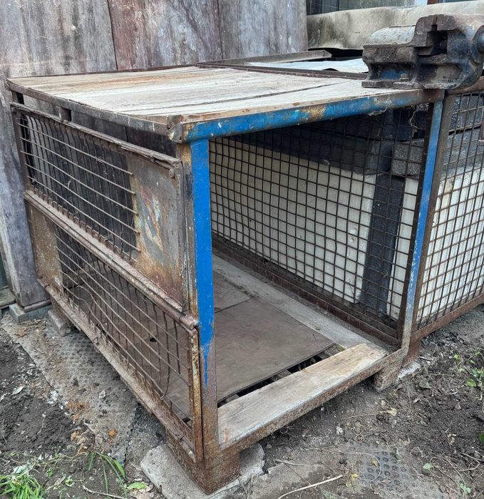 Boxpaleti metalici stare buna, pret negociabil, 2 buc.