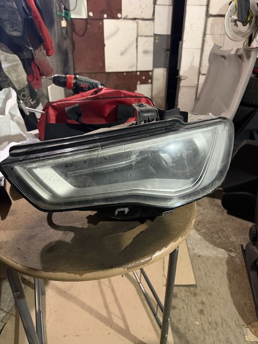 Фар за audi а3 8v спукано стъкло