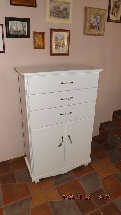 Comode din lemn masiv, modele vintage