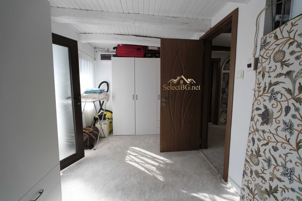 Реновирана къща в близко село до Велико Търново