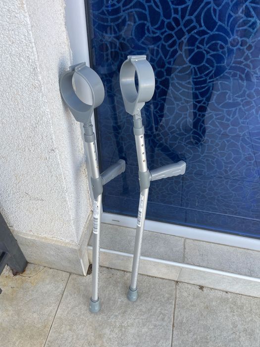 Патерици лакътна с двойна регулируема Пвц дръжка