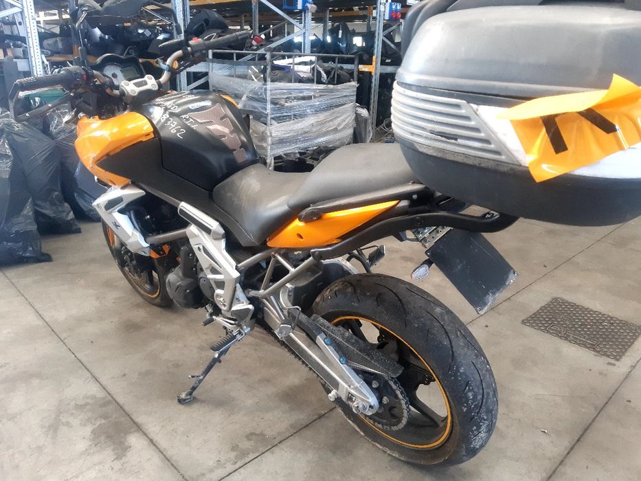 Мотоциклет Кавазаки версус 650(Kawasaki versus)-на части