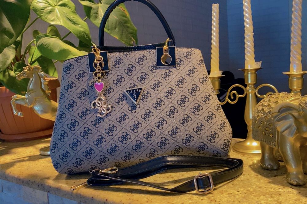 Geantă Guess cu baretă