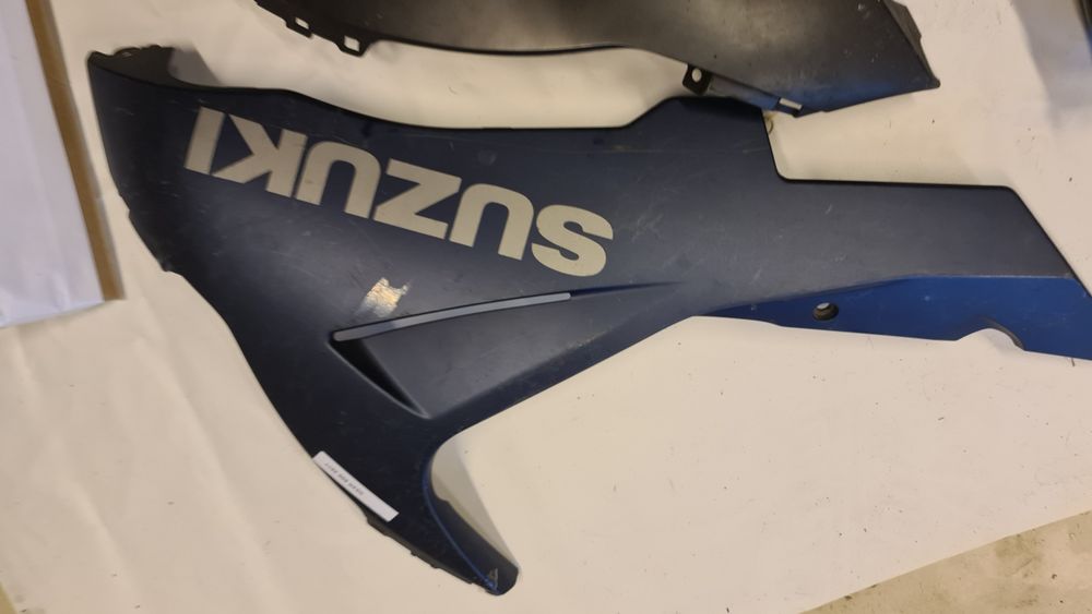 Suzuki GSXR 600 750  Carene   ram Air dreapta galerie evacuare