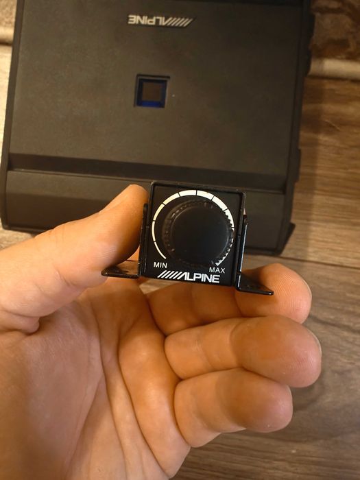 Amplificator auto statie Alpine A-60M + cadou Rux Knob 2