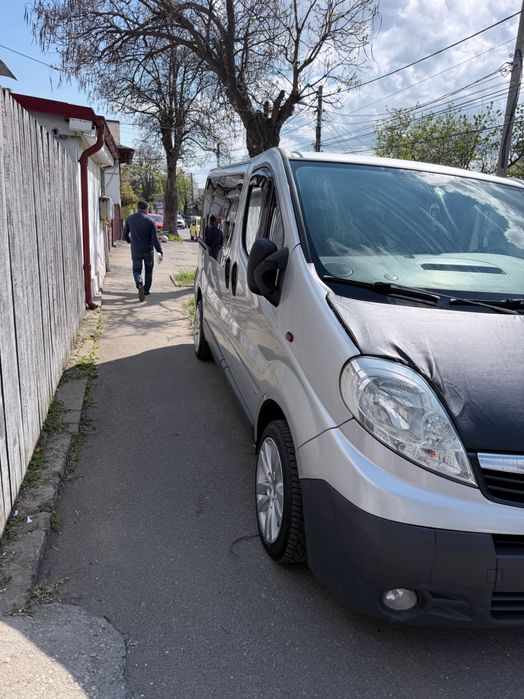 Opel vivaro mașina personală , 8+1 acte la zi schimbat ulei filtre , cauciucuri vară, iarnă .