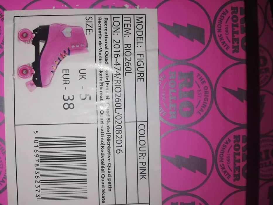 Розови кънки със светещо сърце