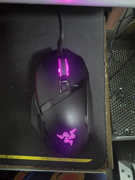 Vand Mouse Gaming Razer Basilik v2 stare buna.