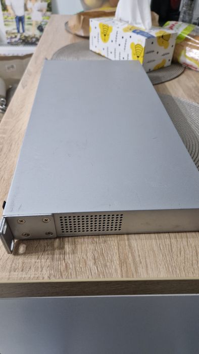 Switch  UniFi 24