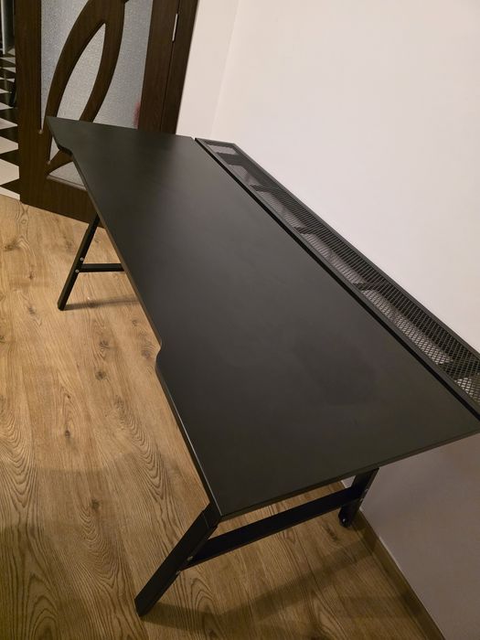Vand birou gaming 180x60, scaun gaming si boxe Logitech Z407 – impreuna sau separat