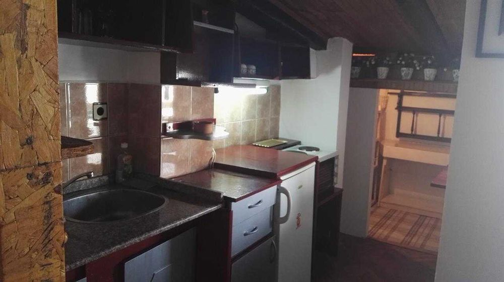 Дава се под наем Тристаен апартамент в Пловдив, Изгрев - 84 кв.м за 351.9 € - Снимка #2