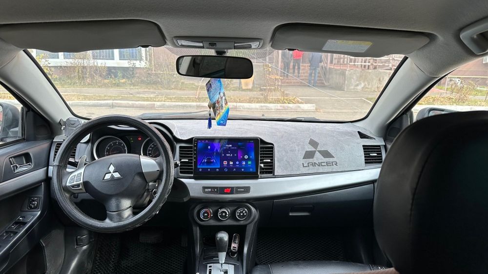 Машина Лансер  2011