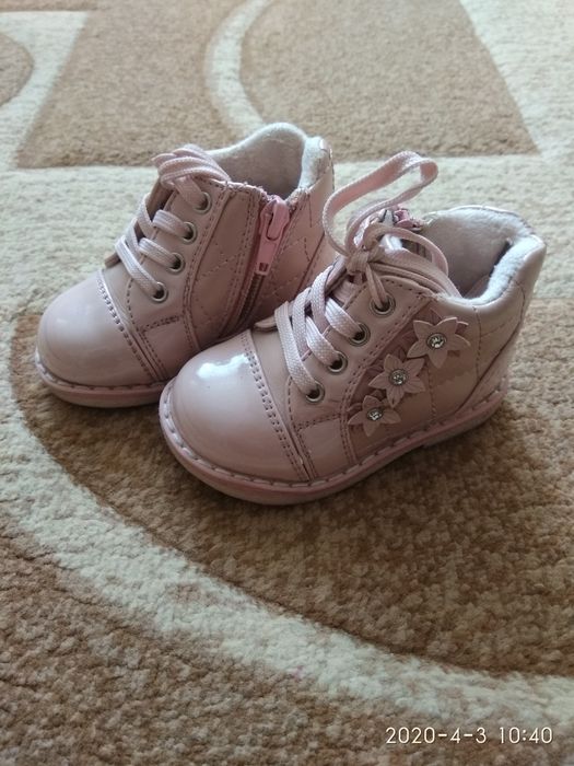 Срочно продам Ботинки