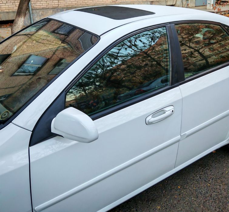 Lacetti 1.6   3-позиция 2013 год. Белая. В отличном  состоянии